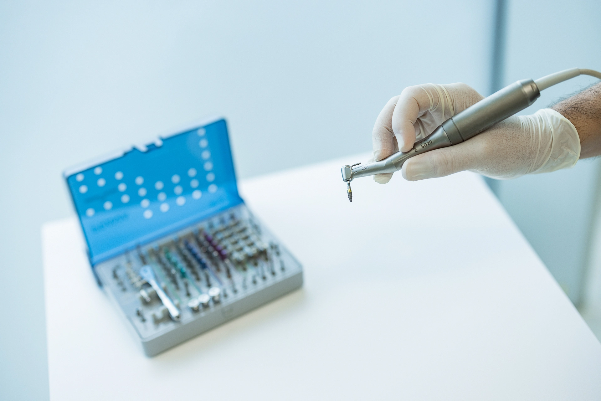 Strumentazione per implantologia dentale computer-guidata al Centro Redolfi per il ripristino dei denti mancanti con interventi mini-invasivi.